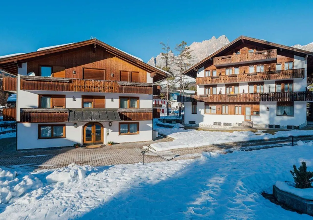 Chalet Stadio 科尔蒂纳丹佩佐